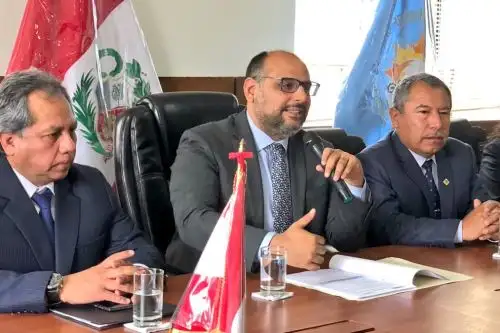 Ministro Alfaro evaluó avances en la lucha contra la violencia escolar en Arequipa.