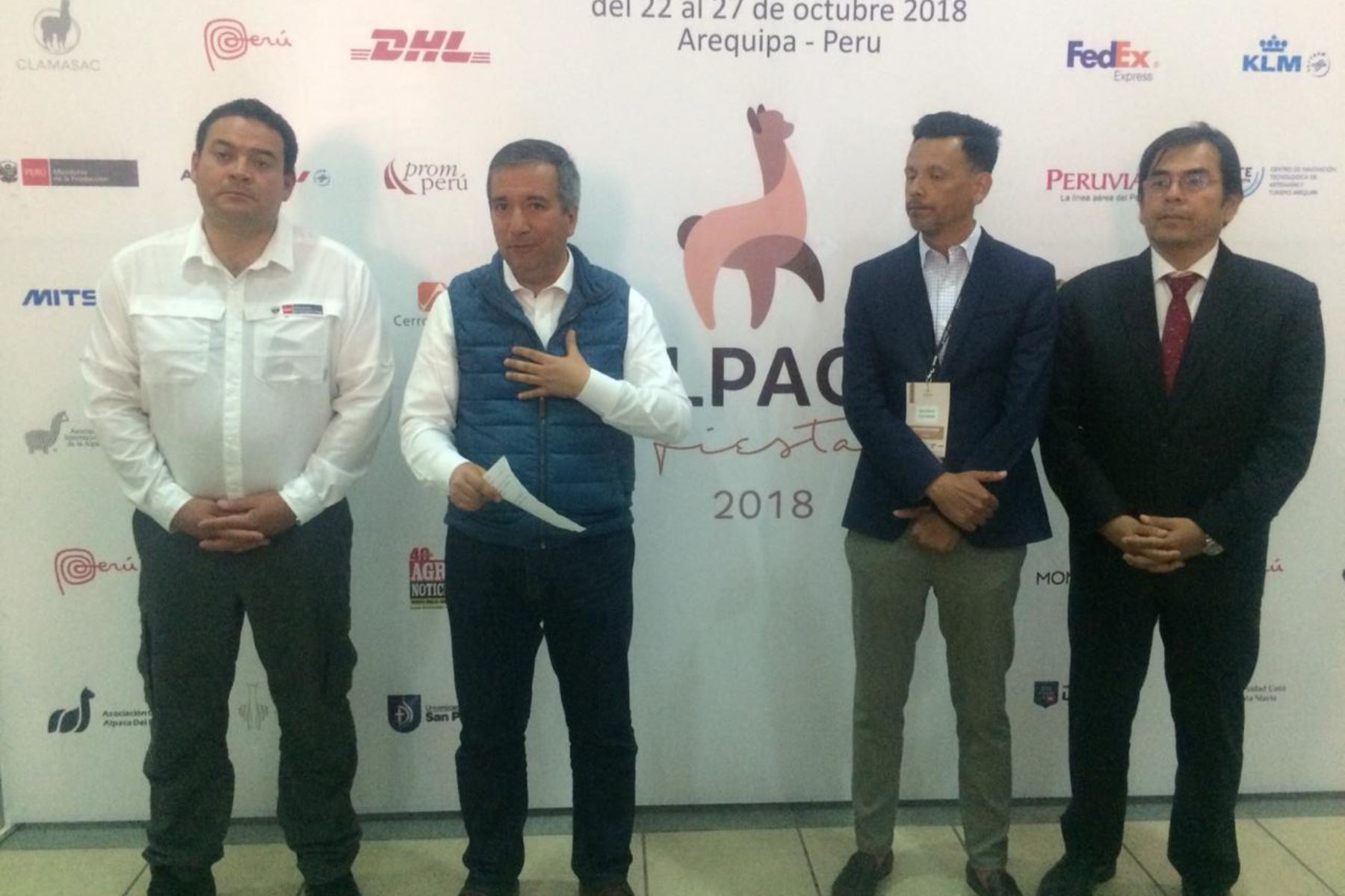 El ministro de la Producción, Raúl Pérez-Reyes, anunció, durante Alpaca Fiesta 2018, que tres sectores impulsarán la asociatividad entre los pequeños productores alpaqueros.