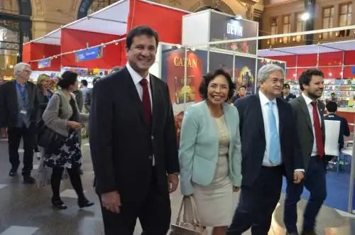 Ministra de Cultura Patricia Balbuena en la Feria Internacional del Libro de Santiago (FILSA)