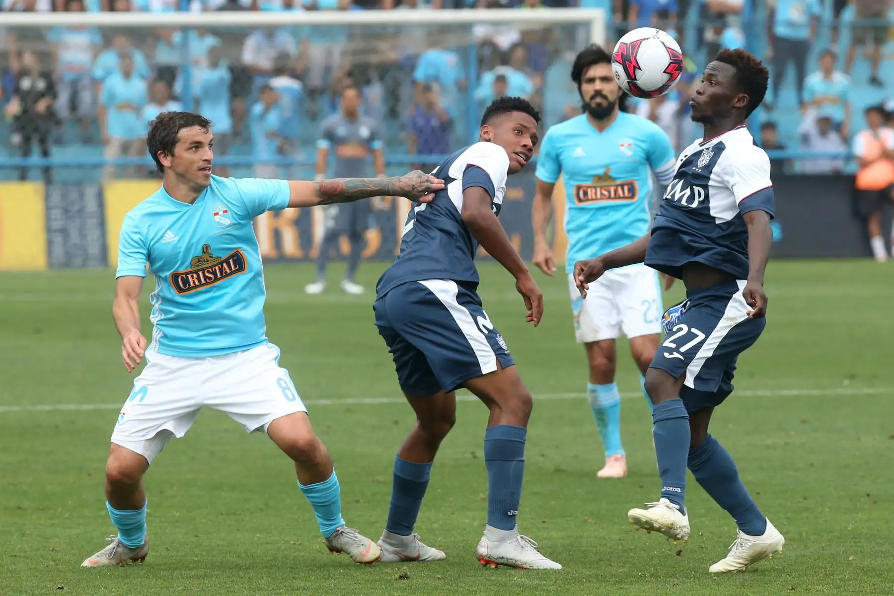 Cristal Cristal sucumbe y cae 1-0 ante San Martín en el Alberto Gallardo. Foto: ANDINA/Vidal Tarqui