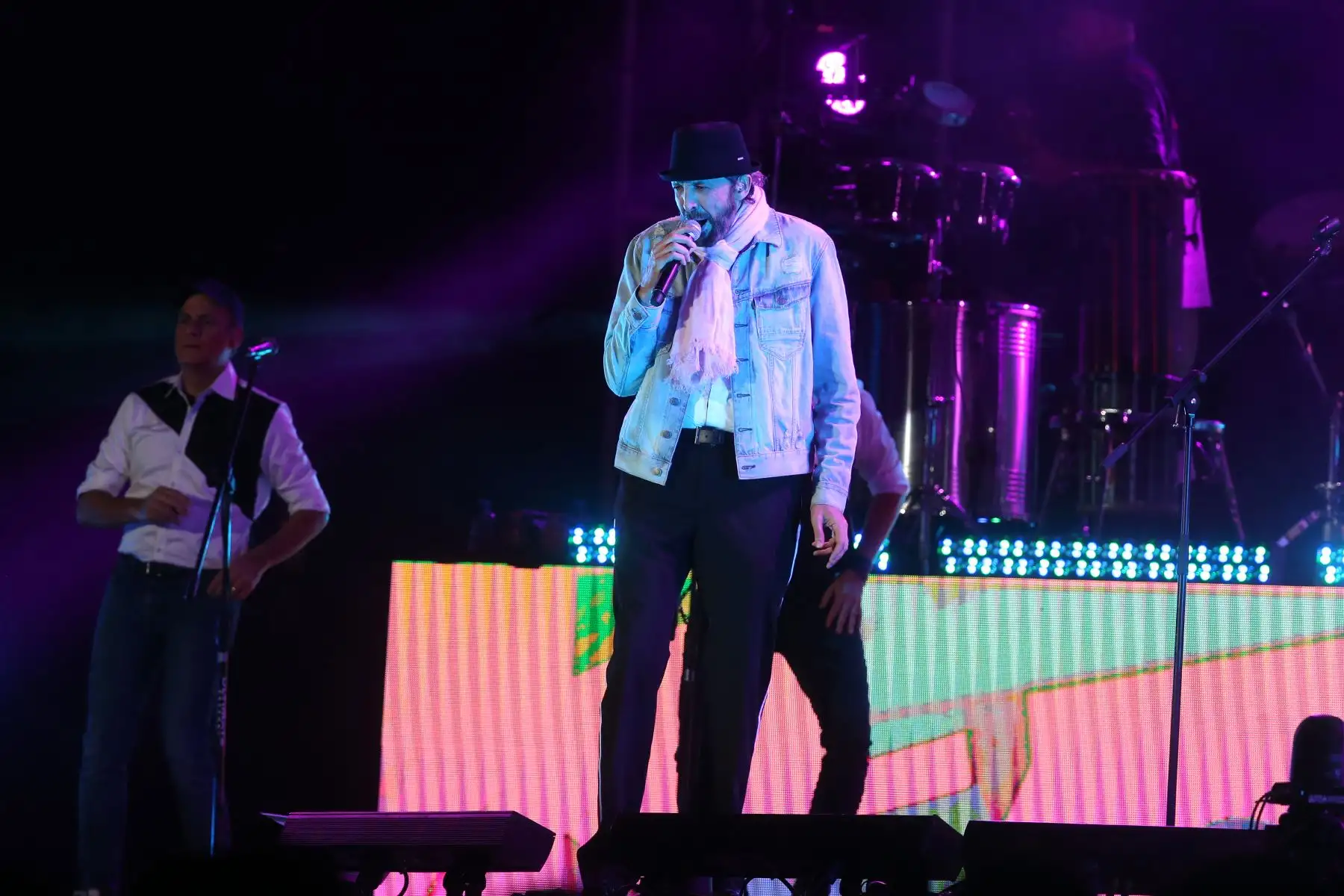 Presentación de Juan Luis Guerra y Vicente García, en Jockey Club. Foto: ANDINA/Vidal Tarqui