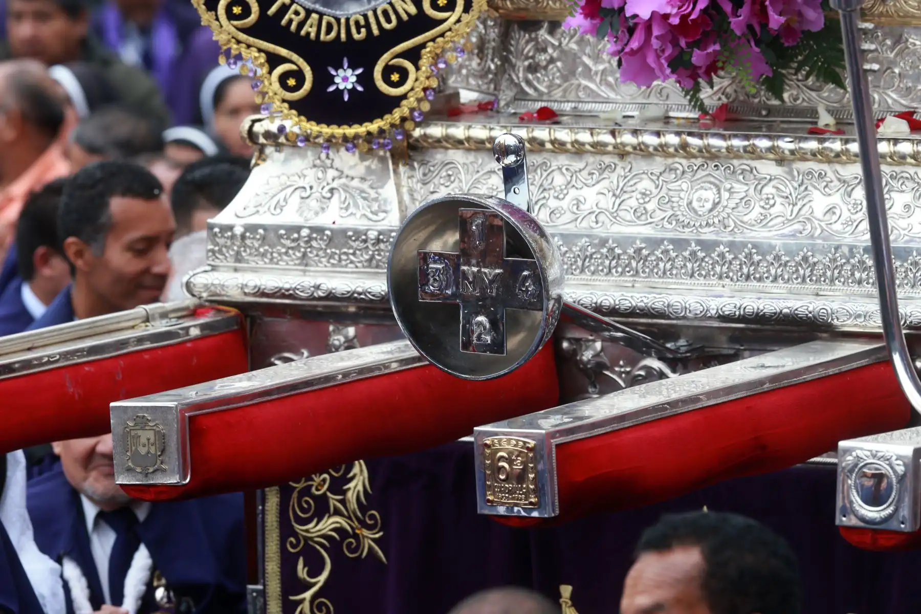 Detalles  de la sagrada anda del señor de los Milagros .Foto: ANDINA/Norman Córdova