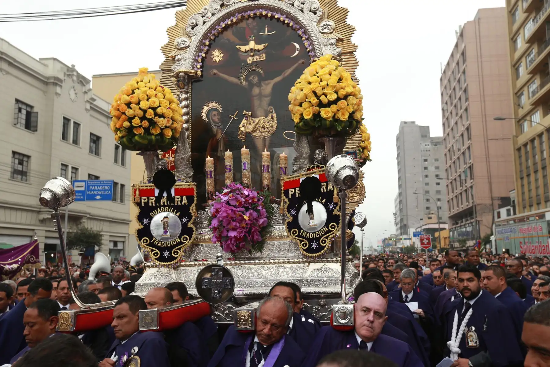 Detalles  de la sagrada anda del señor de los Milagros .Foto: ANDINA/Norman Córdova