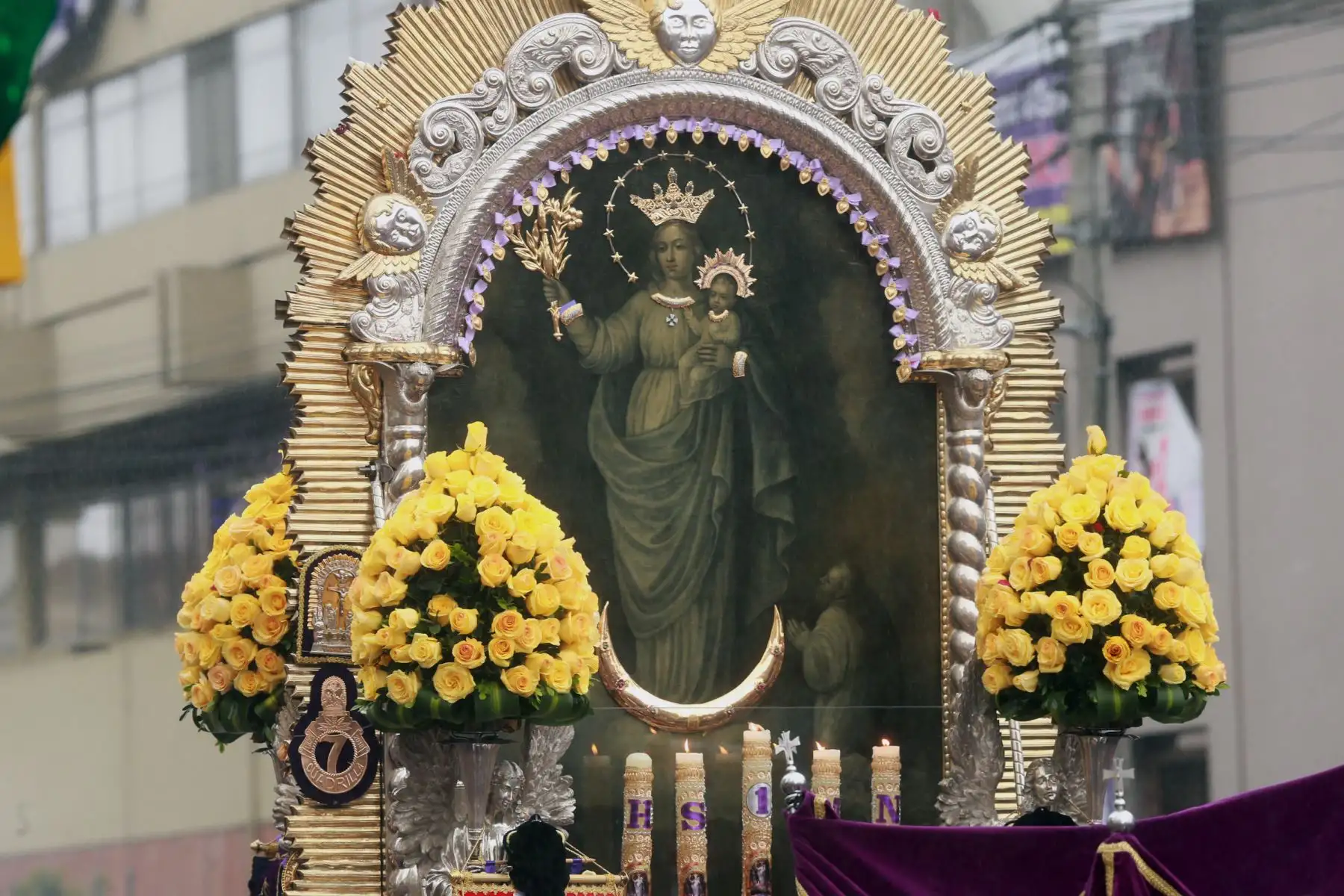 Detalles  de la sagrada anda del señor de los Milagros .Foto: ANDINA/Norman Córdova