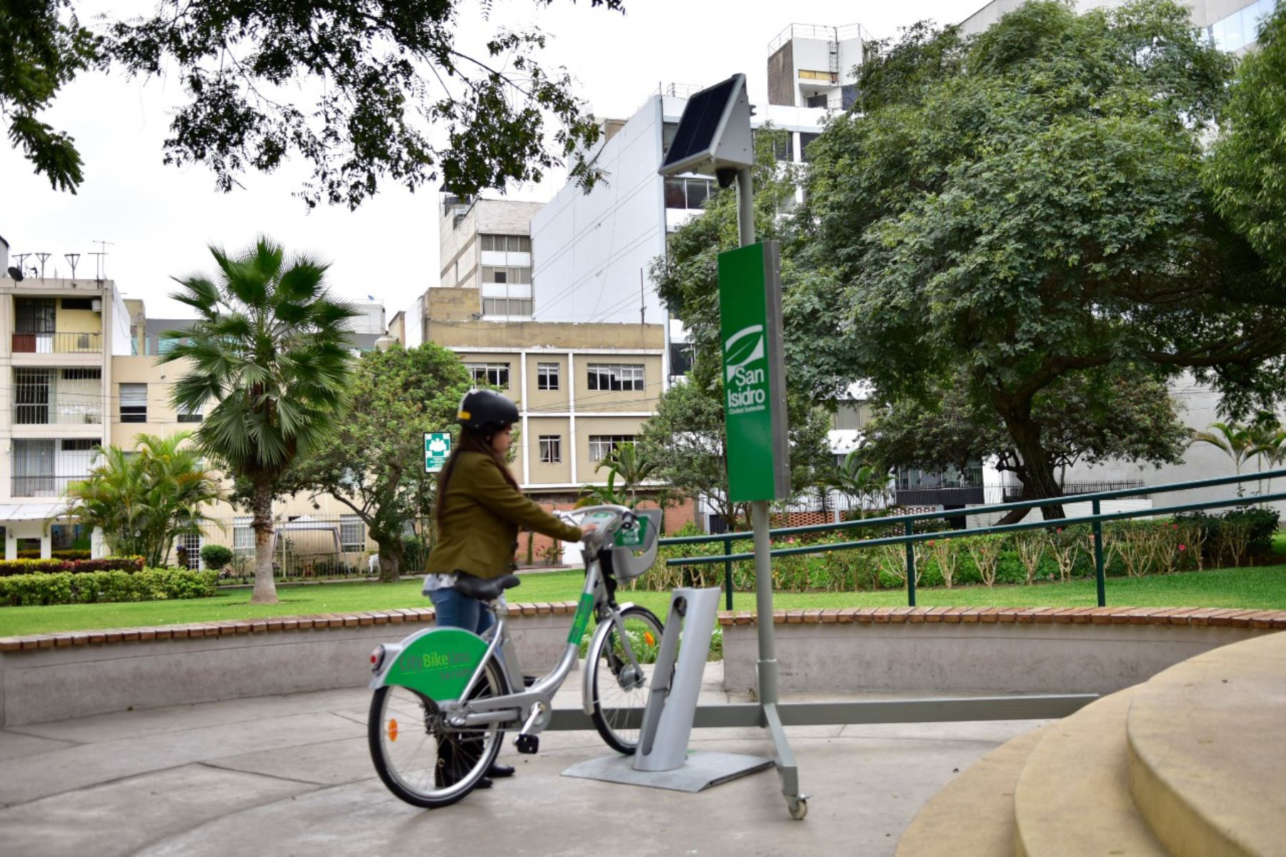 Primer sistema de bicicletas públicas en San Isidro. foto: Andina/Difusión