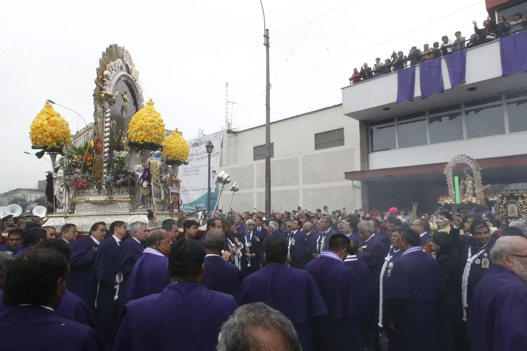 Editora Perù rinde homenaje a La venerada imagen del Señor de los Milagros. Foto: ANDINA/Jhony Laurente