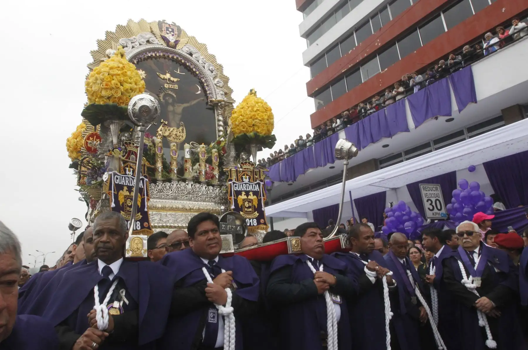 Editora Perú rinde homenaje a La venerada imagen del Señor de los Milagros. Foto: ANDINA/Jhony Laurente