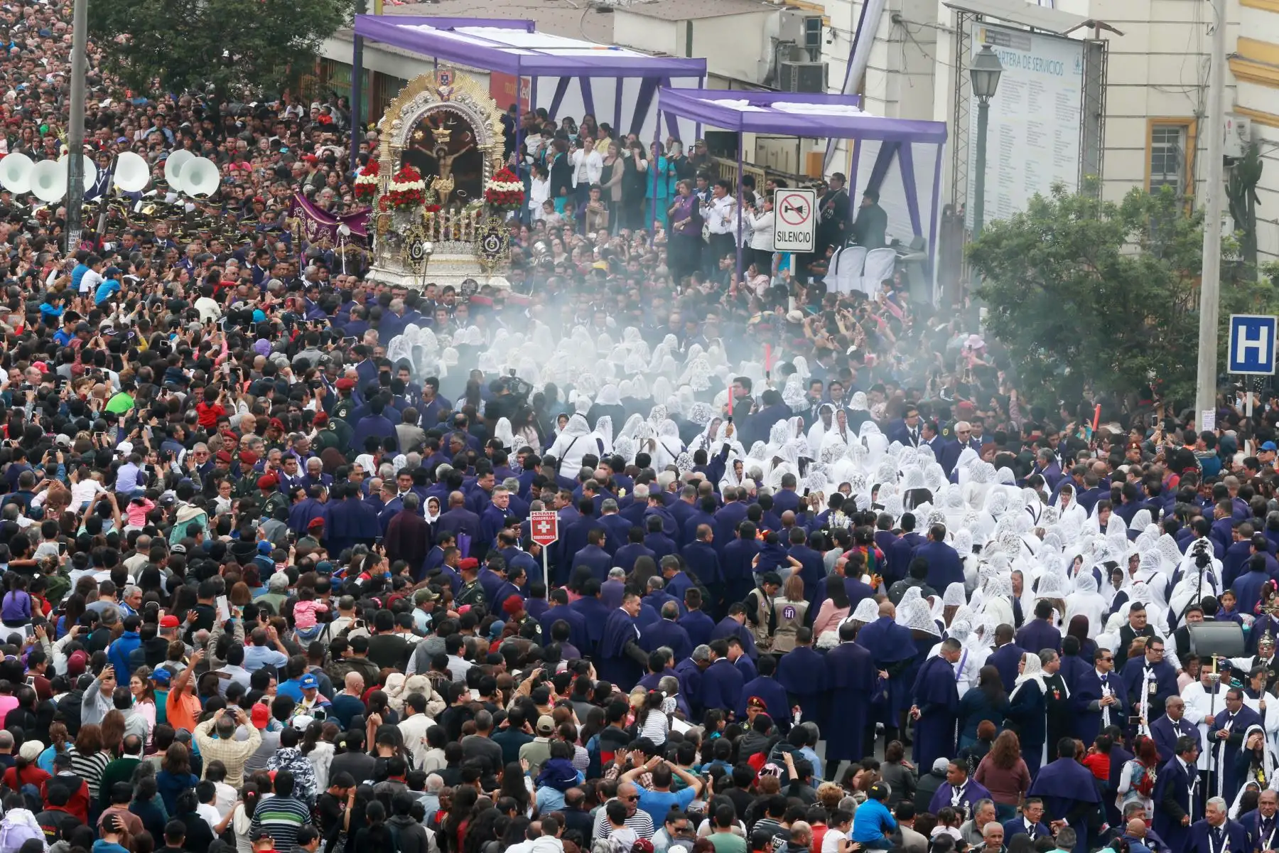 Procesión del señor de los Milagros .Foto: ANDINA/Norman Córdova