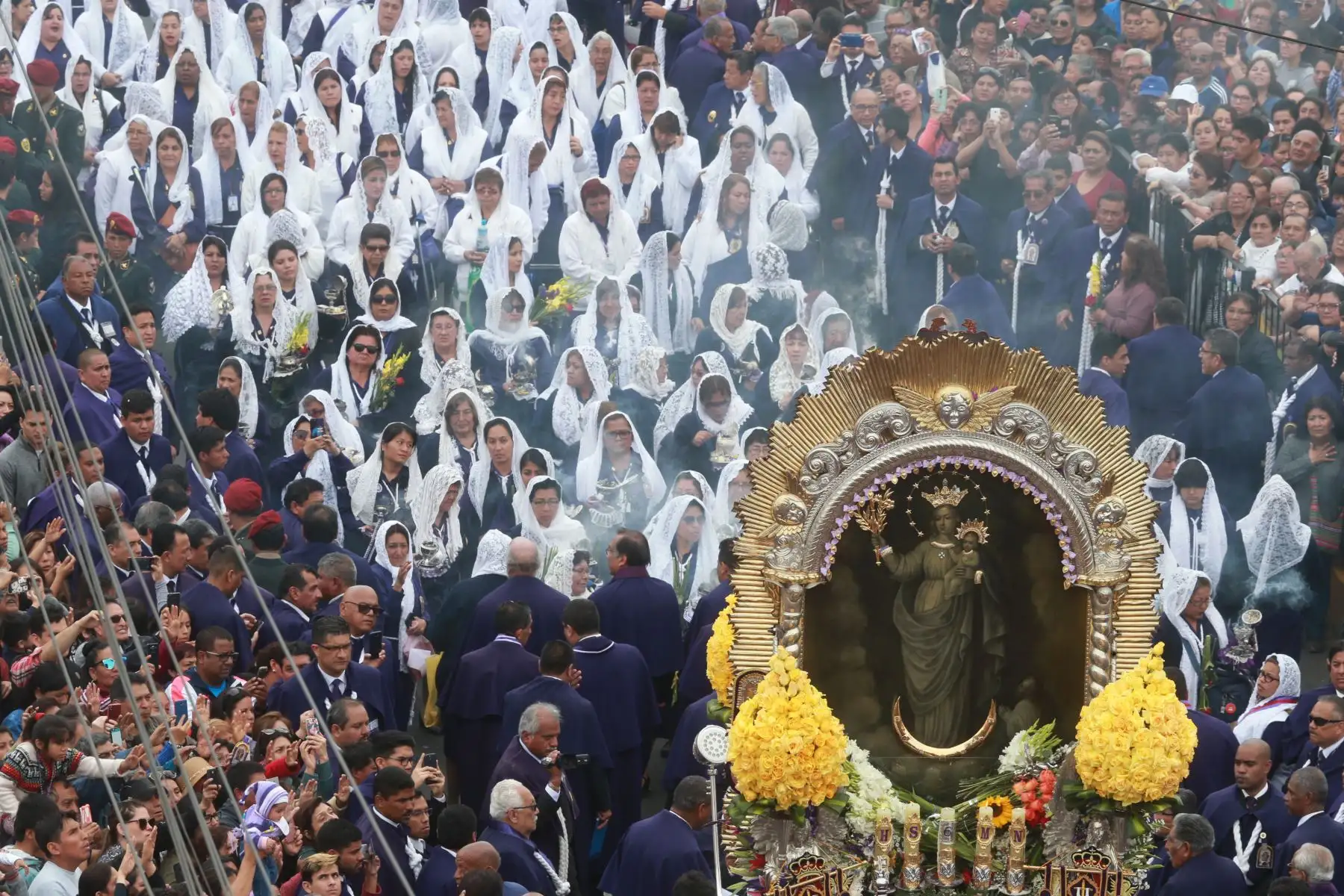 Procesión del señor de los Milagros .Foto: ANDINA/Norman Córdova