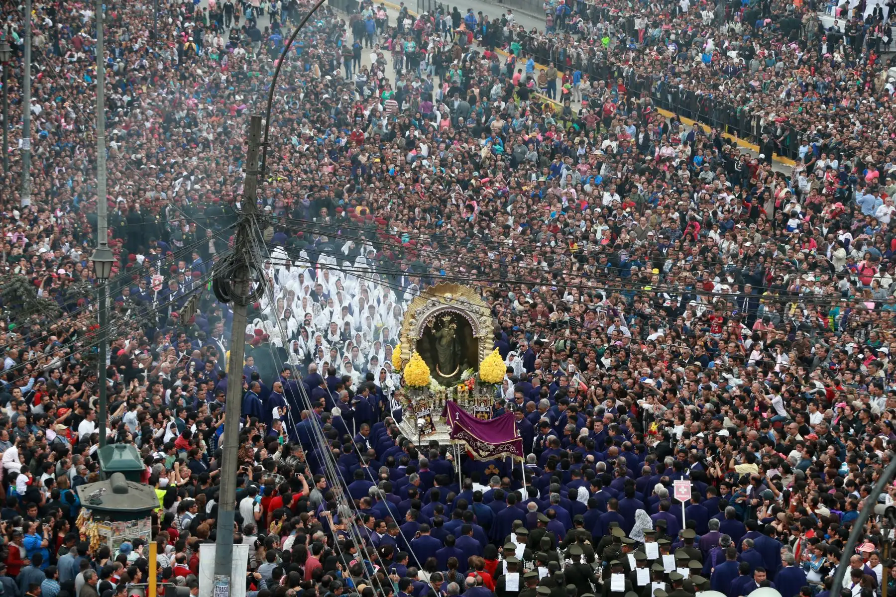 Procesión del señor de los Milagros .Foto: ANDINA/Norman Córdova