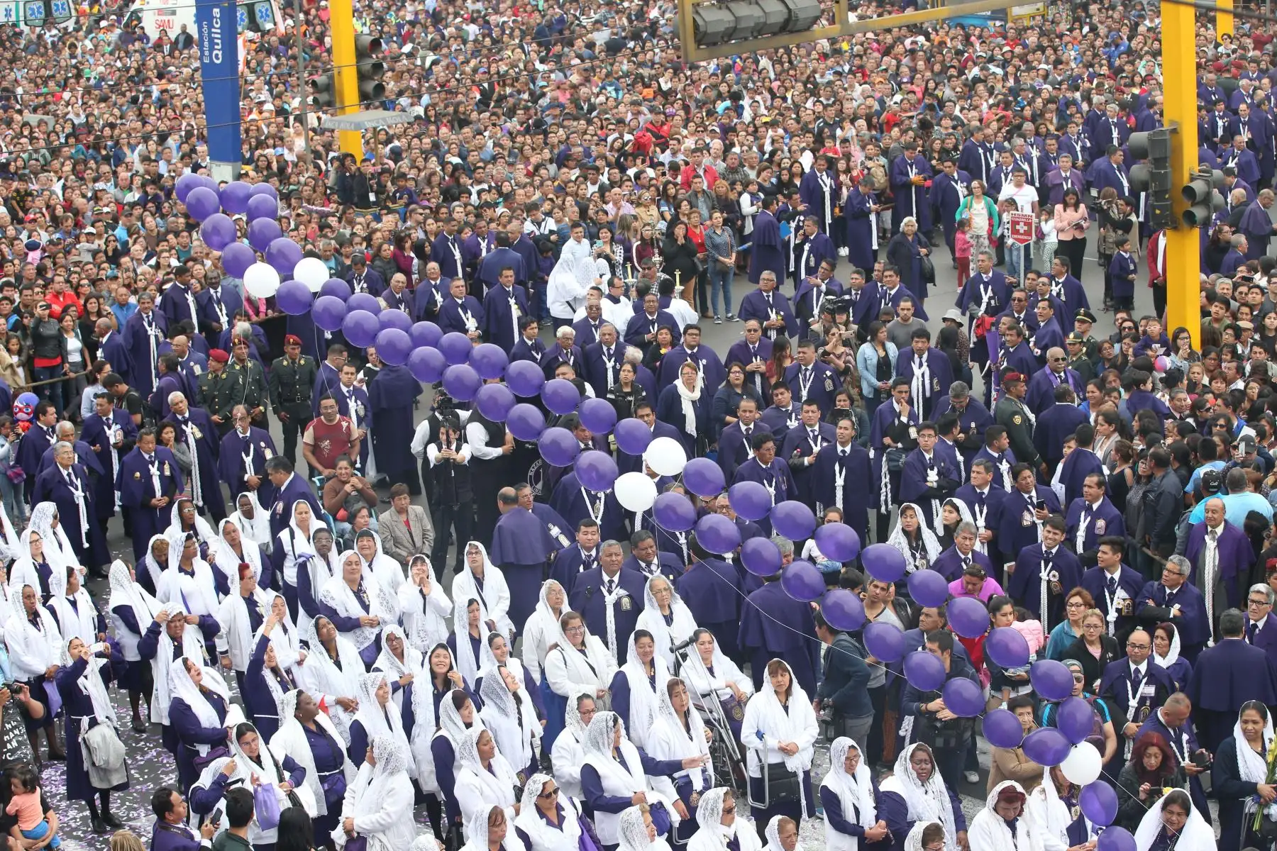 Procesión del Señor de los Milagros. Foto: ANDINA/Vidal Tarqui