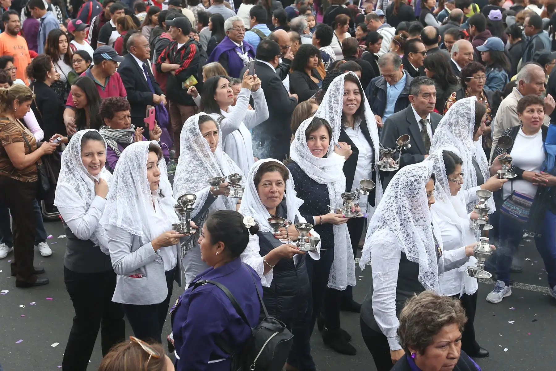Procesión del Señor de los Milagros. Foto: ANDINA/Vidal Tarqui