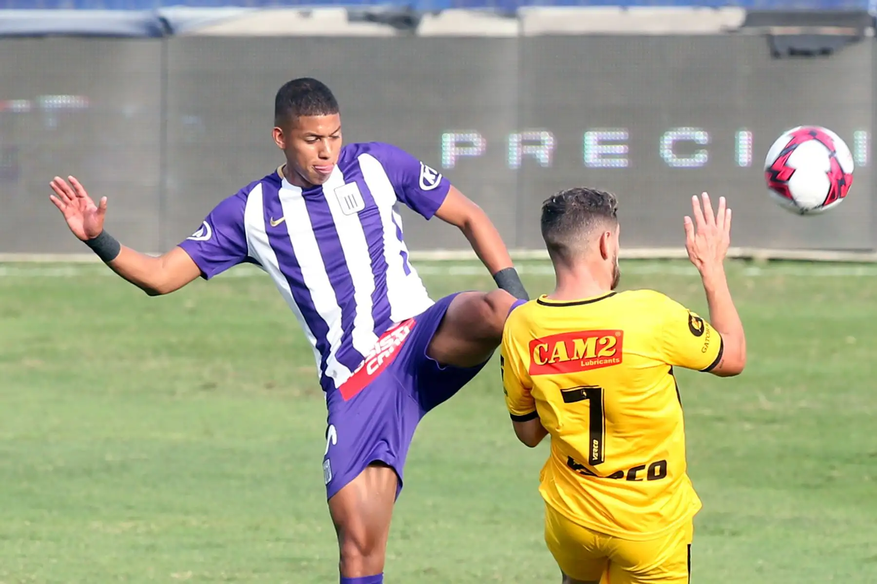 Alianza Lima ganó 2-0 a Cantolao y sigue ilusionado por el título Clausura. Foto: ANDINA/Vidal Tarqui