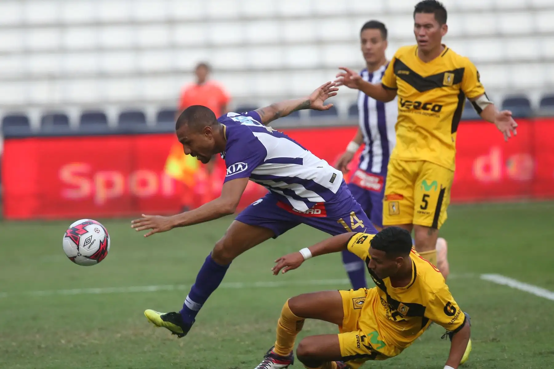 Alianza Lima ganó 2-0 a Cantolao y sigue ilusionado por el título Clausura. Foto: ANDINA/Vidal Tarqui