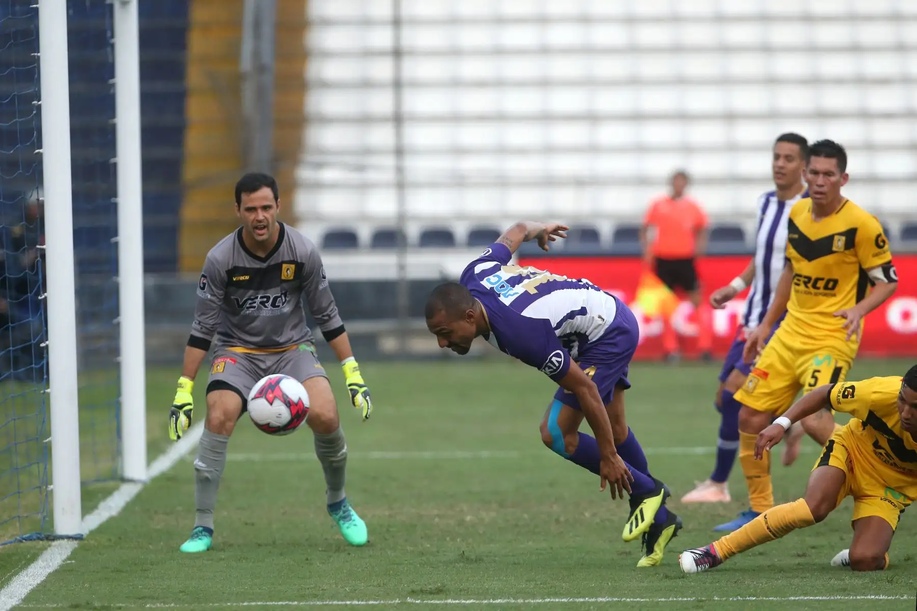 Alianza Lima ganó 2-0 a Cantolao y sigue ilusionado por el título Clausura. Foto: ANDINA/Vidal Tarqui