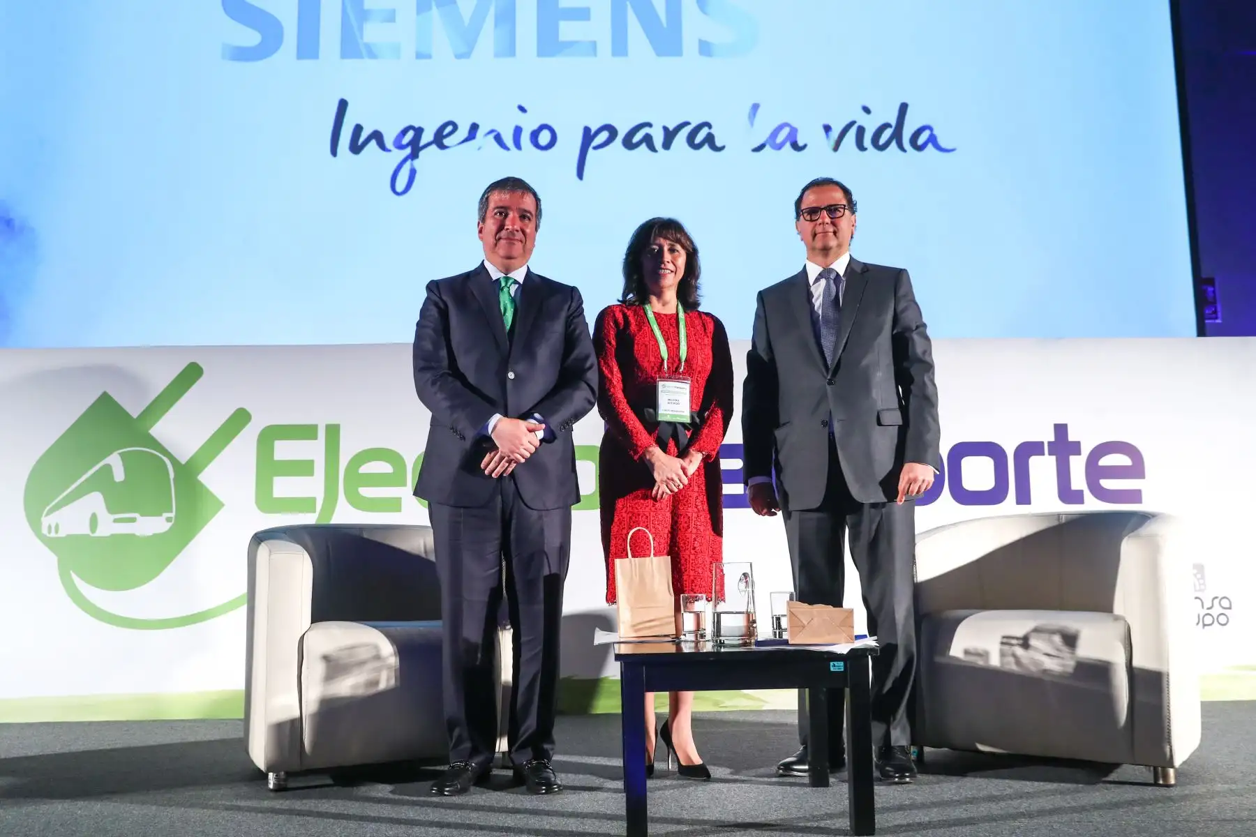 Ministro del MEM, Francisco ísmodes, participó en la Feria Electro Transporte,Foto: ANDINA/MEM