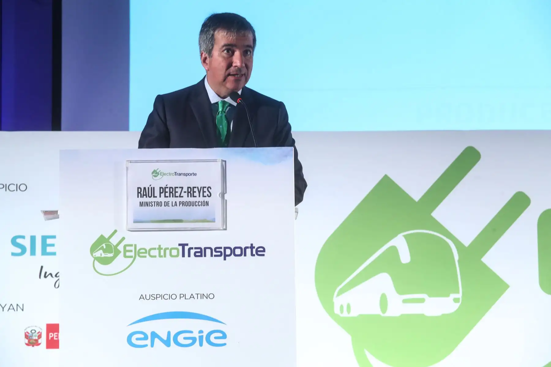 Ministro de produce, Raúl Pérez-Reyes Espejo, participó en la Feria Electro Transporte. Foto: ANDINA/MEM