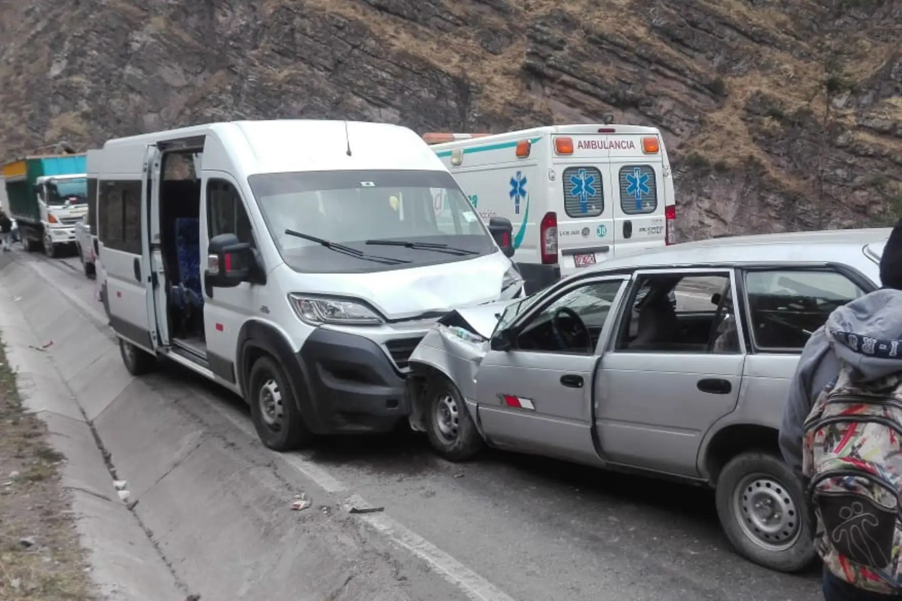 Choque de vehículos causa restricción del tránsito en la carretera Central. ANDINA/Difusión