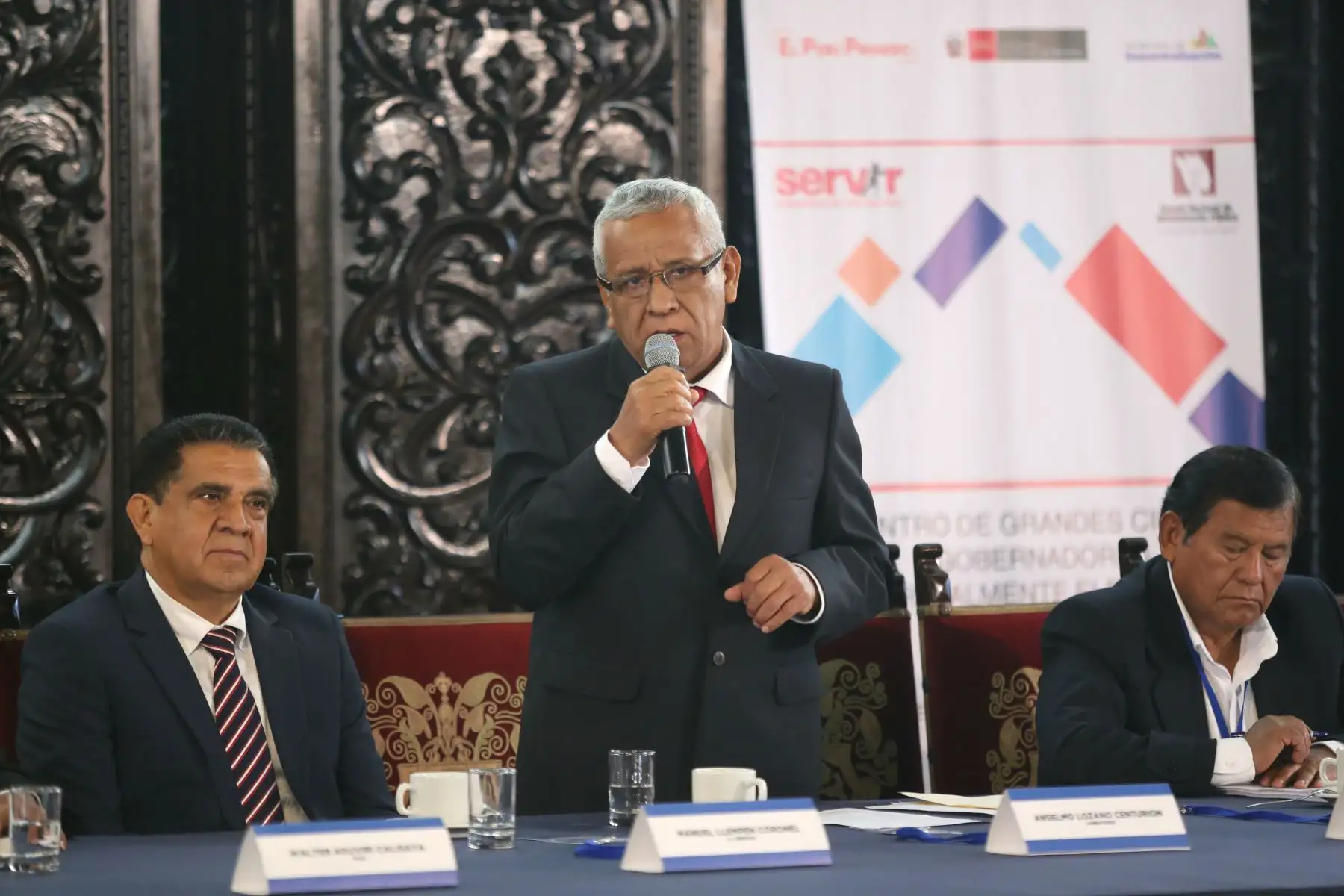 El presidente de la República, Martín Vizcarra, se reunió con gobernadores y alcaldes provinciales elegidos en los comicios del pasado 7 de octubre, en el denominado Encuentro de Grandes Ciudades y Gobernantes Virtualmente Electos.Foto: ANDINA/Andrés Valle/Prensa Presidencia