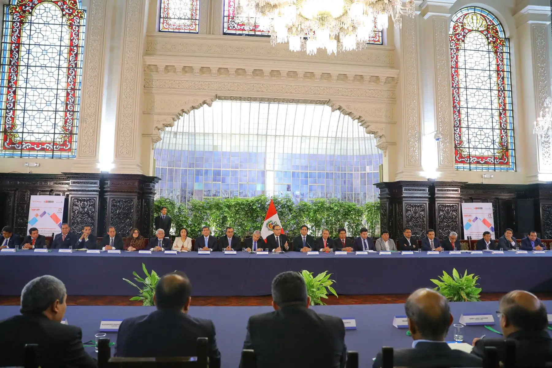 El presidente de la República, Martín Vizcarra, se reunió con gobernadores y alcaldes provinciales elegidos en los comicios del pasado 7 de octubre, en el denominado Encuentro de Grandes Ciudades y Gobernantes Virtualmente Electos.Foto: ANDINA/Andrés Valle/Prensa Presidencia