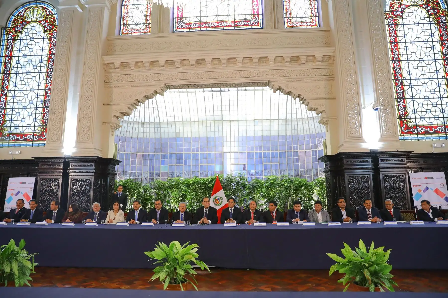 El presidente de la República, Martín Vizcarra, se reunió con gobernadores y alcaldes provinciales elegidos en los comicios del pasado 7 de octubre, en el denominado Encuentro de Grandes Ciudades y Gobernantes Virtualmente Electos.Foto: ANDINA/Andrés Valle/Prensa Presidencia