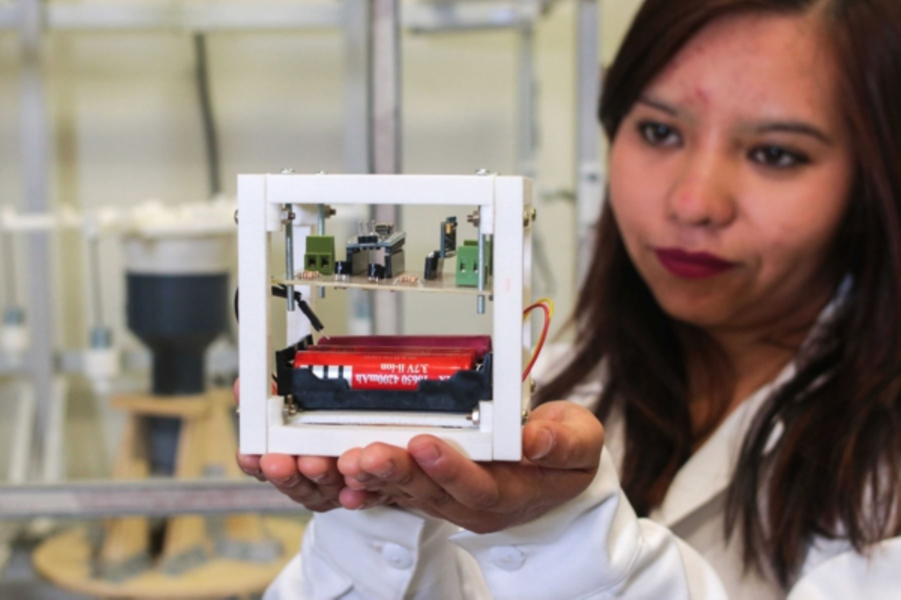 Estudiantes de Arequipa desarrollan nanosatélites para enviarlos al espacio. ANDINA/Difusión