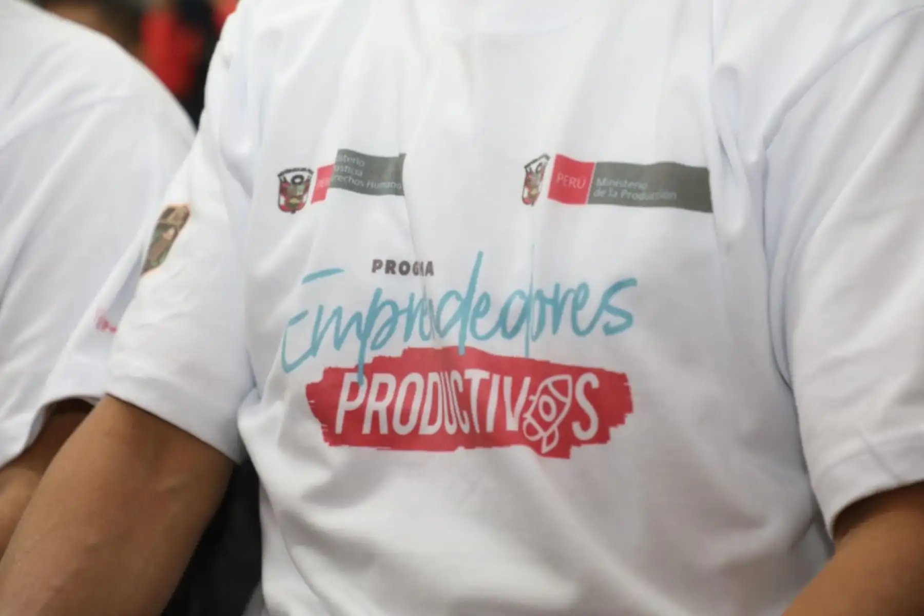 Ministro de la Producción, Raúl Pérez-Reyes, y presidente del Inpe, Carlos Romero, dan inicio al piloto de capacitaciones “Emprendedores Productivos” en cuatro centros penitenciarios. Foto: ANDINA/Produce
