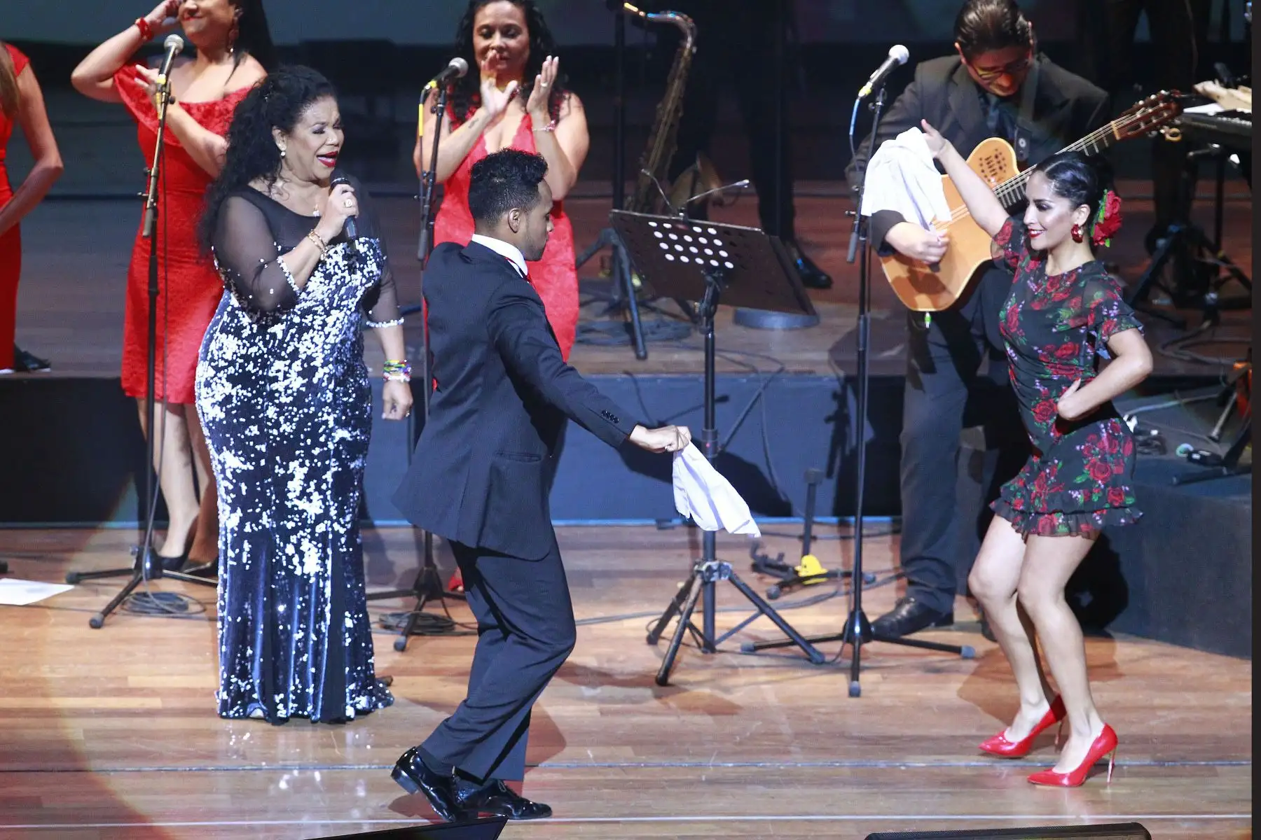 En el marco de la celebración por el Día de la Canción Criolla, la cantante Eva Ayllón realizó un concierto en el Gran Teatro Nacional.Foto: ANDINA/Eddy Ramos