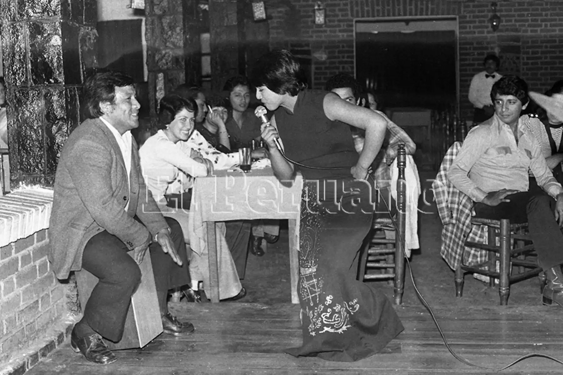 La cantante Lucía de la Cruz en la peña criolla "La Palizada" (1978).  Foto: Archivo Histórico de EL PERUANO / José Risco
