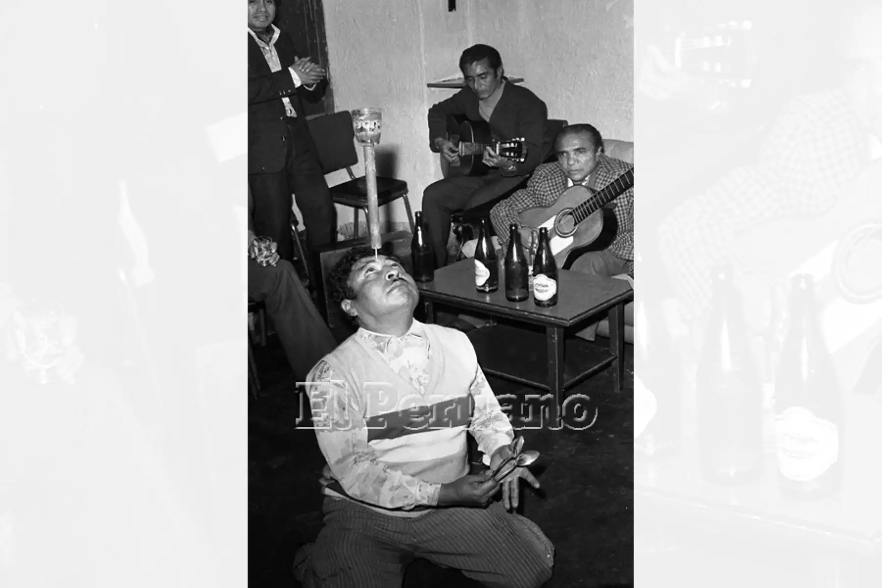 El lambayecano Miguel Martínez Reyes "Cucharita" en el Centro Social Cultural y  Musical Tipuani (1977).  Foto: Archivo Histórico de EL PERUANO / Leoncio Mariscal