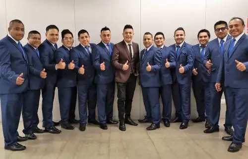 Leonard León y su orquesta.