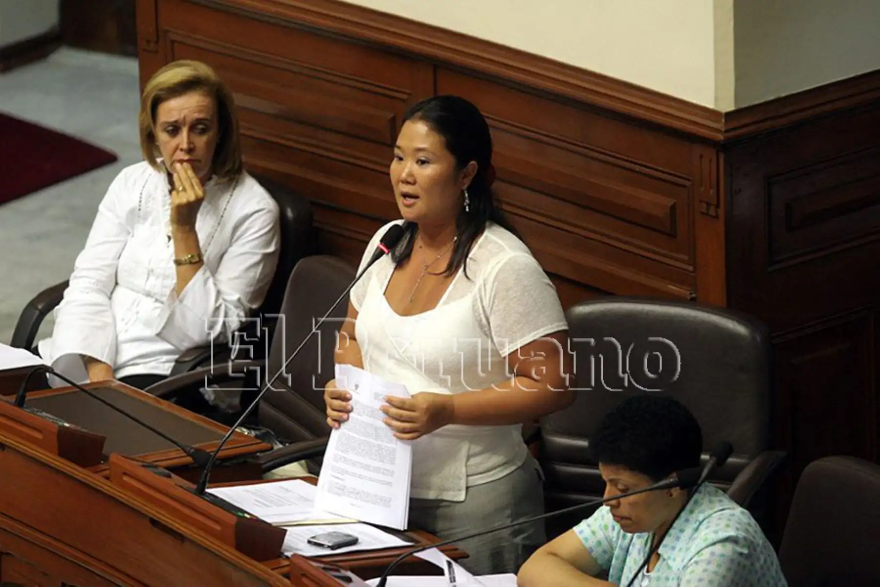 Lima - 1 marzo 2009 / La congresista Keiko Fujimori durante un debate en el pleno del Congreso. Foto: Diario Oficial EL PERUANO / Rocío Farfán