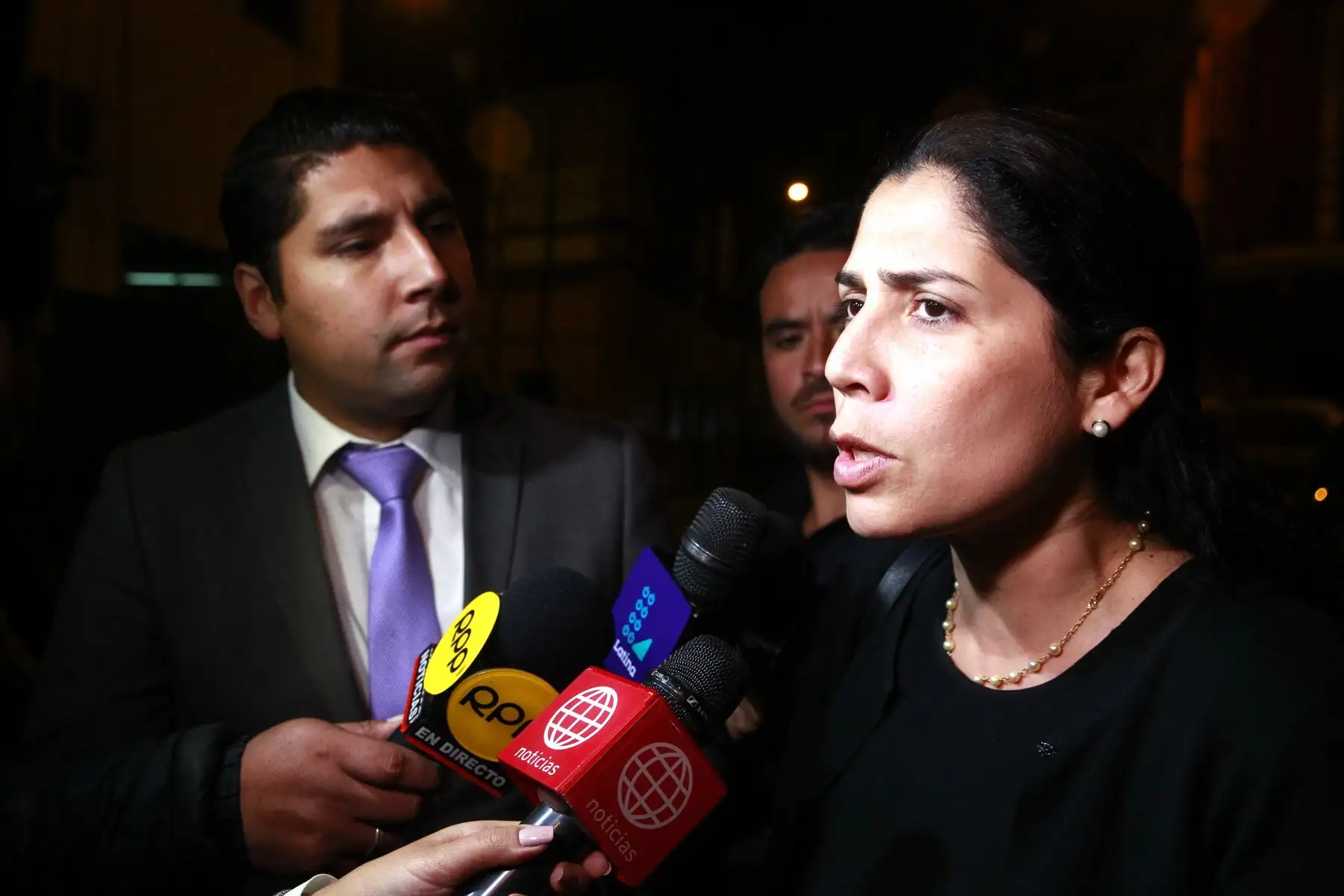 Úrsula Letona a su salida de la carceleta   del Poder Judicial tras la detención de Keyko Fujimori.Foto: ANDINA/Eddy Ramos