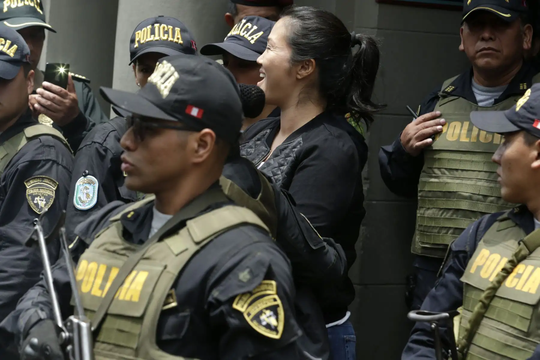 Keiko Fujimori sale de la carceleta para ser  trasladada al penal. Foto: ANDINA/Melina Mejía