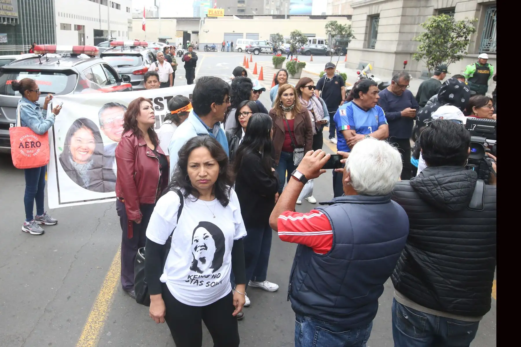 Bajo fuertes medidas de seguridad, la lideresa de Fuerza Popular, Keiko Fujimori, es trasladada al penal Anexo Mujeres de Chorrillos en cumplimiento de la orden de prisión preventiva de 36 meses dictada en su contra. Foto: ANDINA/Vidal Tarqui
