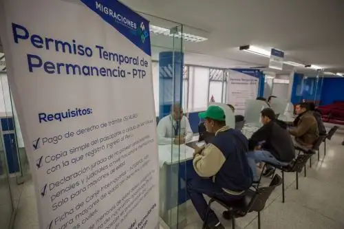 El PTP es un documento que acredita la situación migratoria regular de los venezolanos y permite trabajar, estudiar y acceder a diversos servicios. Foto: Migraciones