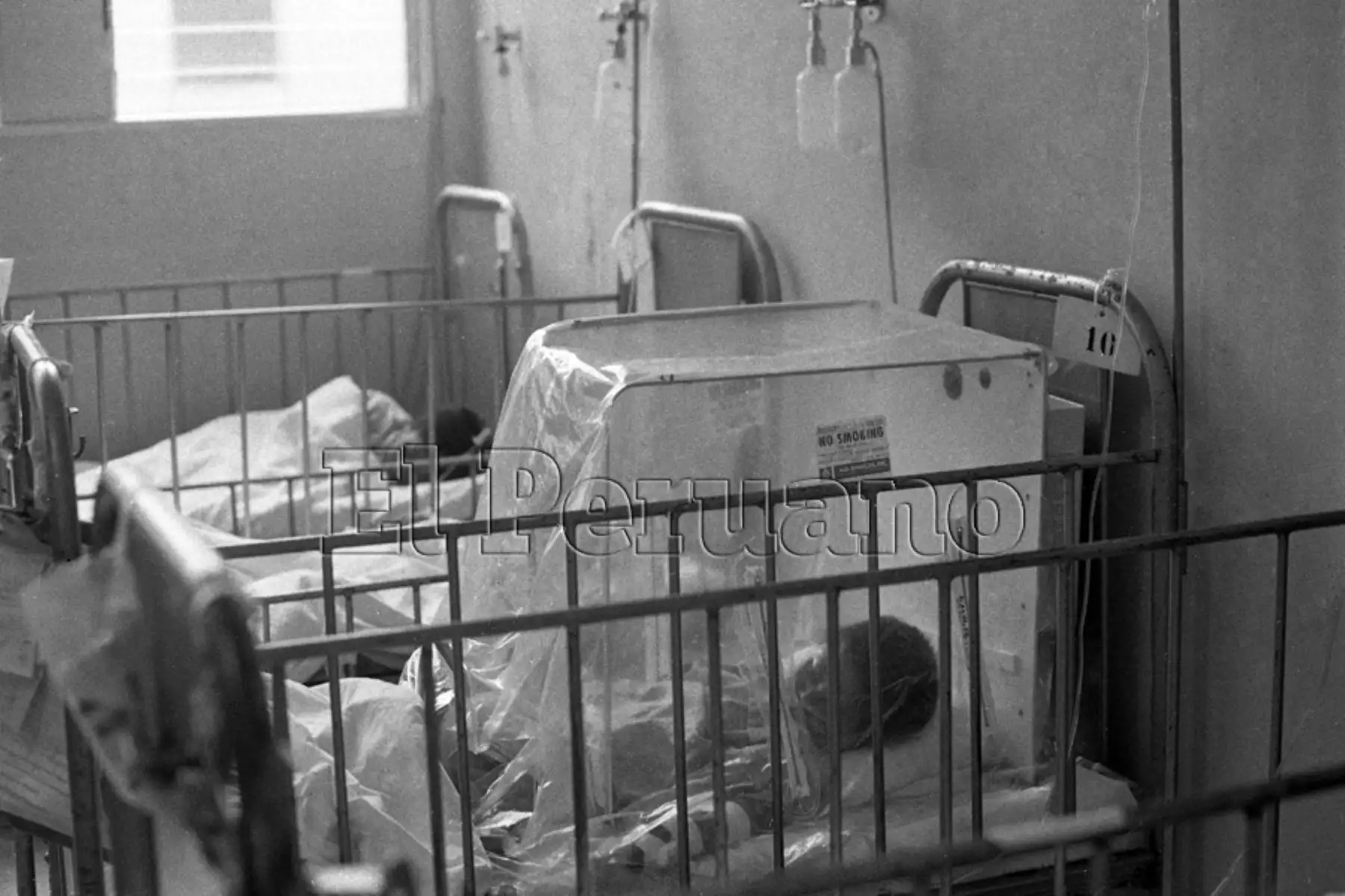 Niños intoxicados de forma masiva en el distrito de Villa El Salvador, en tratamiento de recuperación (6 setiembre 1978). Foto: Diario Oficial EL PERUANO / Pavel Marrul