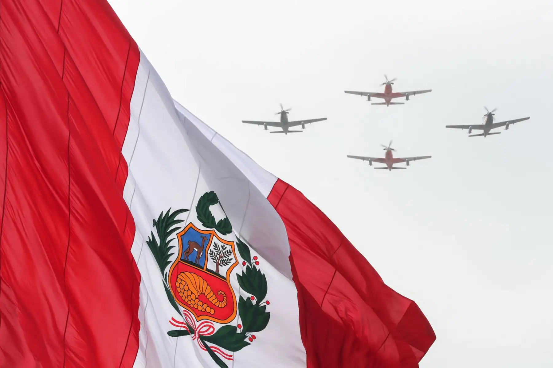 Ministro José Huerta encabeza la ceremonia de reconocimiento del teniente general FAP Rodolfo García Esquerre, como comandante general de la Fuerza Aérea del Perú. Foto: ANDINA/Mindef