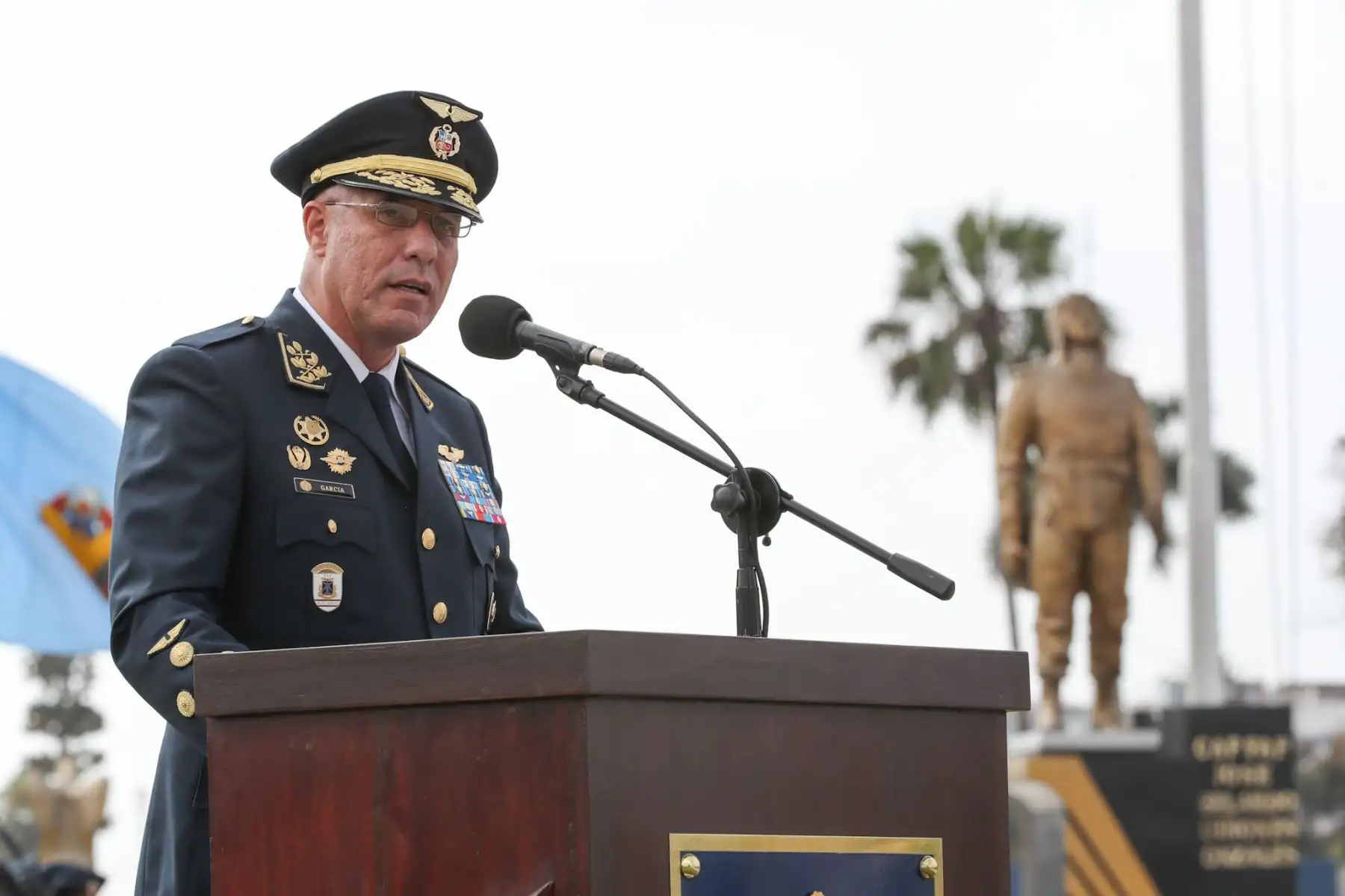 Ministro José Huerta encabeza la ceremonia de reconocimiento del teniente general FAP Rodolfo García Esquerre, como comandante general de la Fuerza Aérea del Perú. Foto: ANDINA/Mindef
