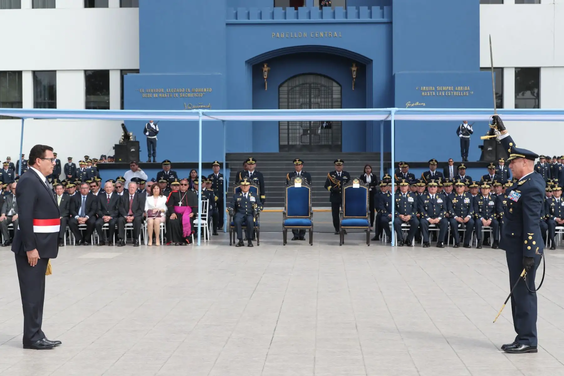 Ministro José Huerta encabeza la ceremonia de reconocimiento del teniente general FAP Rodolfo García Esquerre, como comandante general de la Fuerza Aérea del Perú. Foto: ANDINA/Mindef