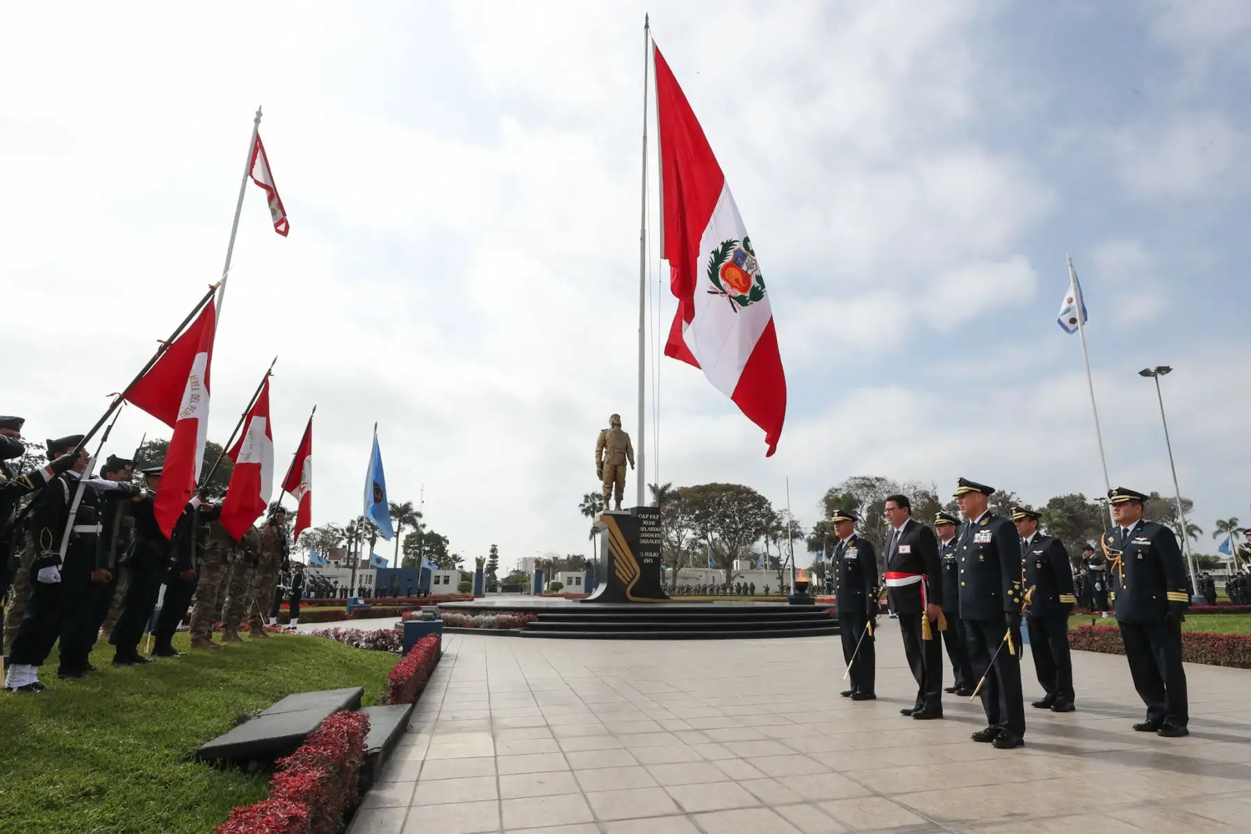 Ministro José Huerta encabeza la ceremonia de reconocimiento del teniente general FAP Rodolfo García Esquerre, como comandante general de la Fuerza Aérea del Perú. Foto: ANDINA/Mindef