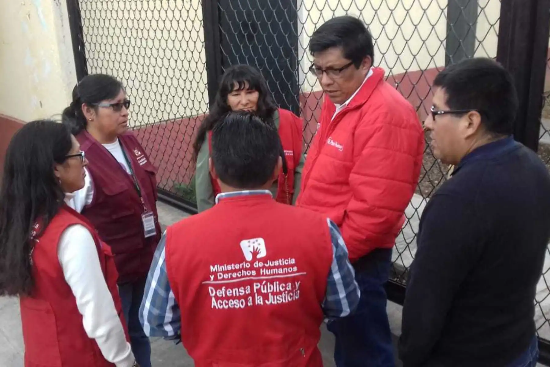 El ministro de Justicia y Derechos Humanos, Vicente Zeballos, supervisó hoy los penales de La Oroya, Jauja y Huancayo, en la región Junín, con el objetivo que verificar los avances en la estrategia de resocialización de los internos.
