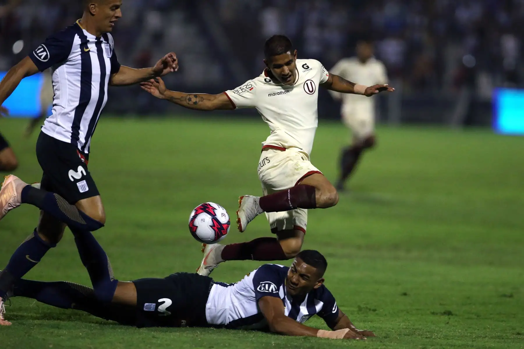 Alianza Lima gana 2 - 1 a Universitario con goles de Godoy y Affonso. Foto: ANDINA/Vidal Tarqui