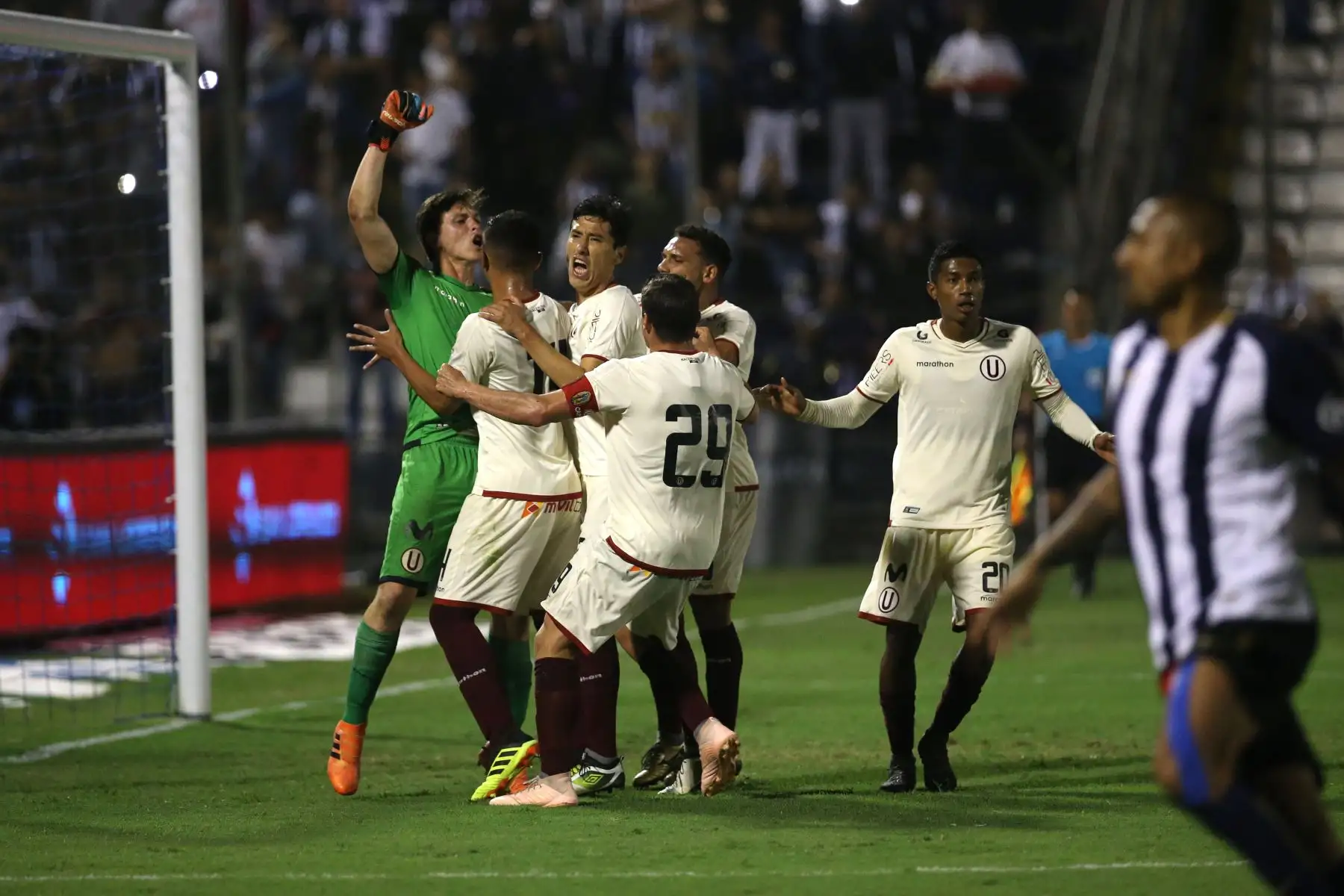 Alianza Lima gana 2 - 1 a Universitario con goles de Godoy y Affonso. Foto: ANDINA/Vidal Tarqui