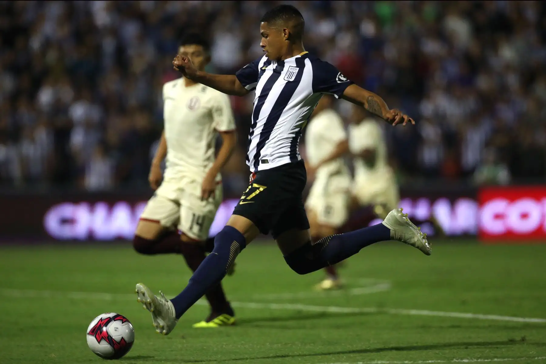 Alianza Lima gana 2 - 1 a Universitario con goles de Godoy y Affonso. Foto: ANDINA/Vidal Tarqui