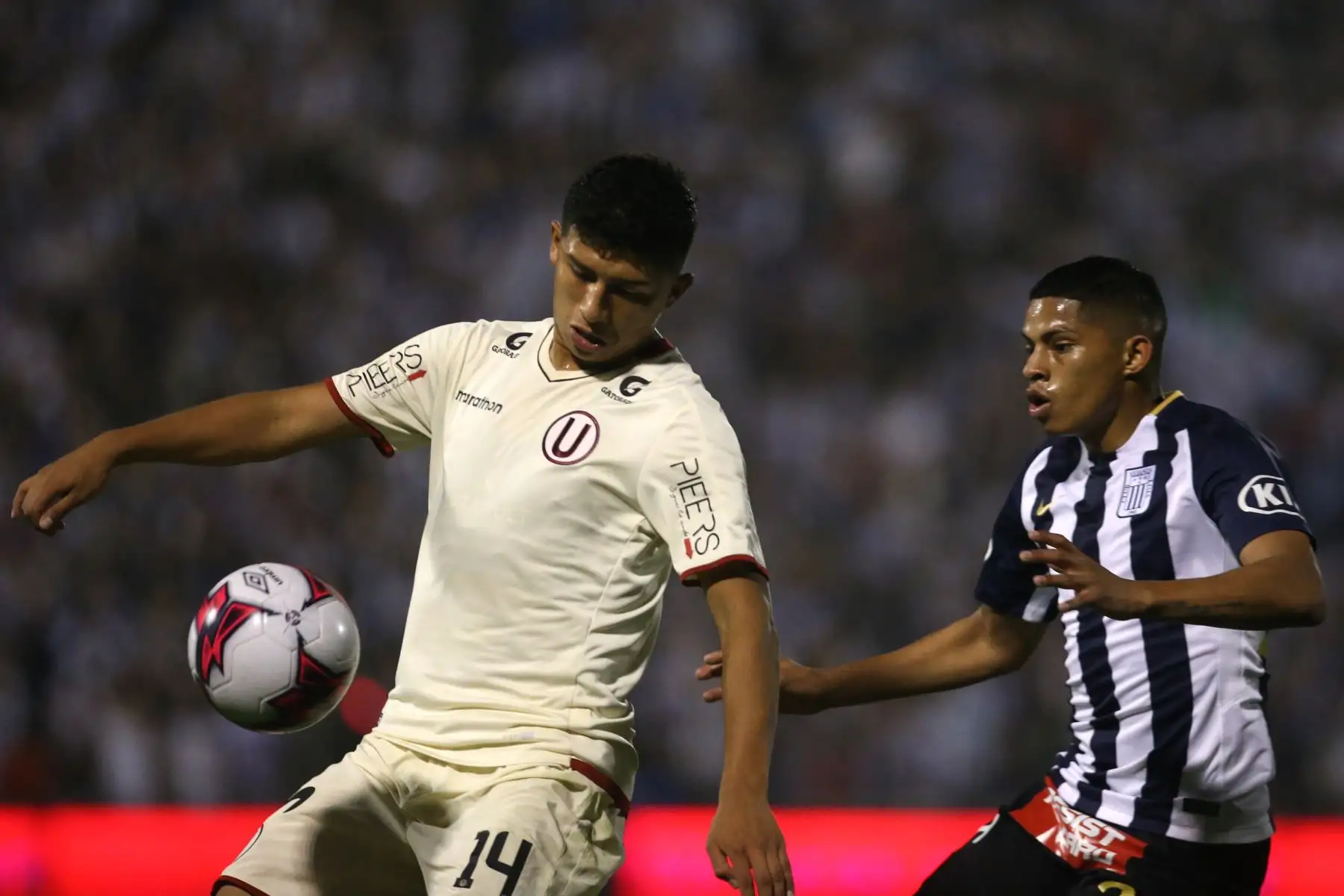 Alianza Lima gana 2 - 1 a Universitario con goles de Godoy y Affonso. Foto: ANDINA/Vidal Tarqui