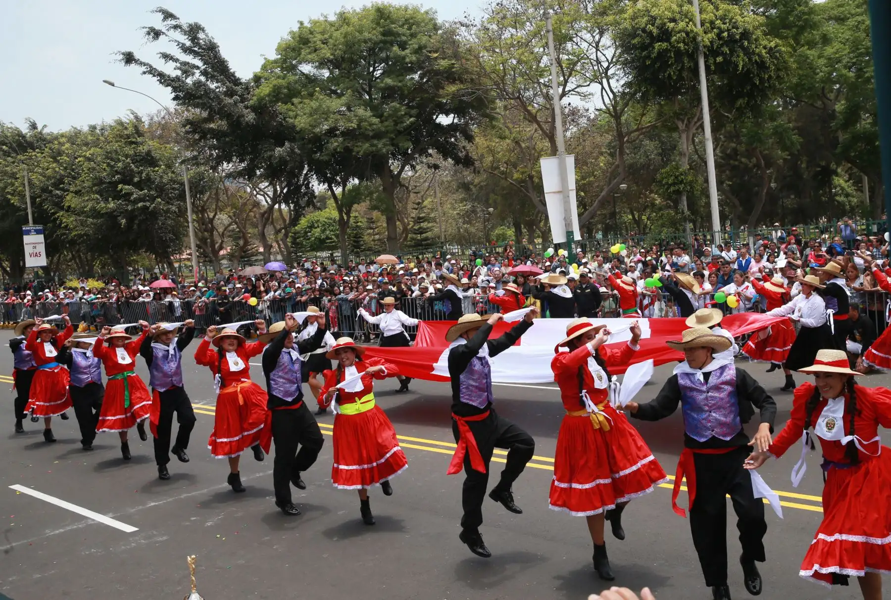 Gran Corso y Concurso de carros Alegóricos por efectivos  policiales, en el marco de la celebración  por  el LXXIV aniversario de creación institucional, la región Lima, en el Campo de Marte.Foto: ANDINA/Norman Córdova