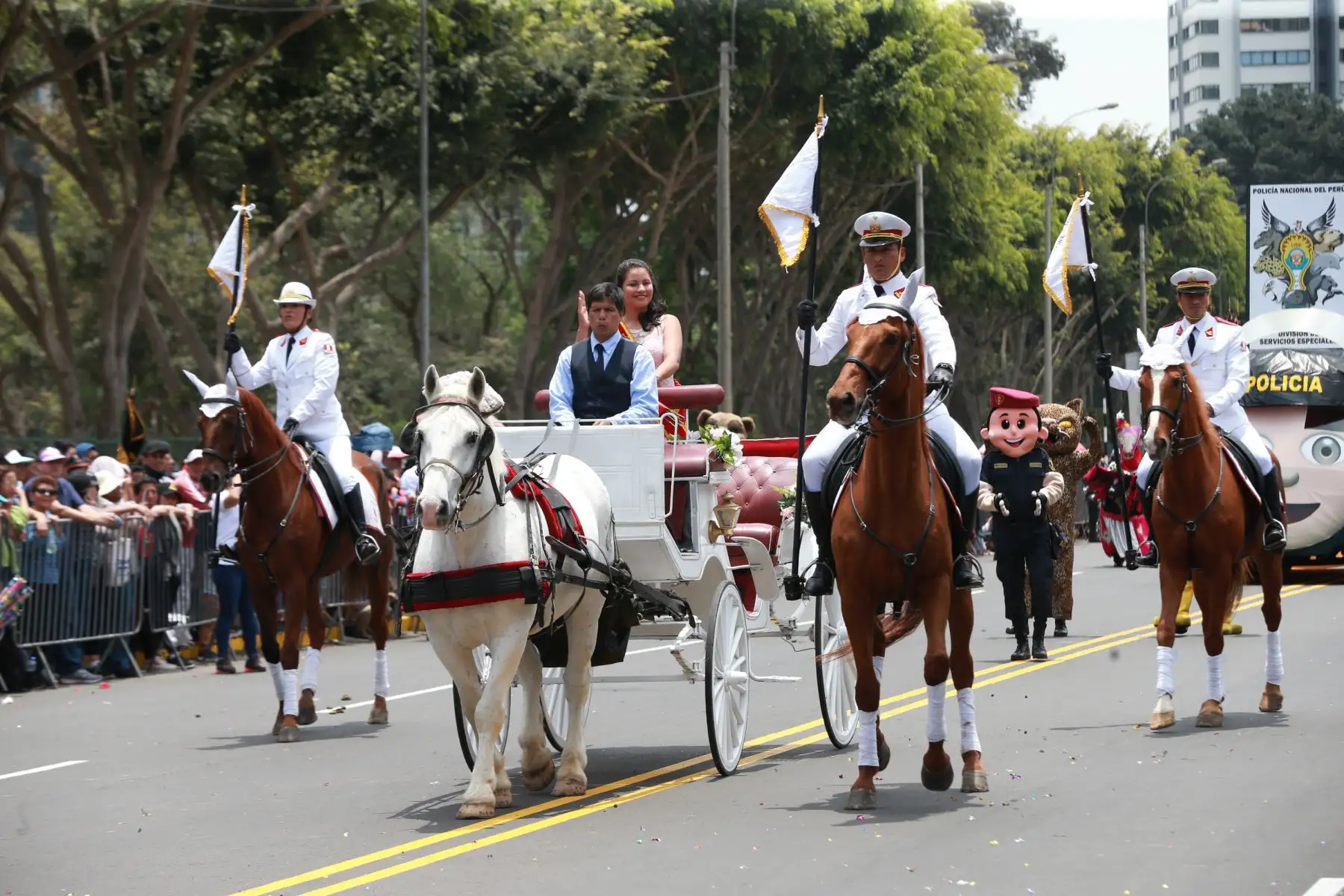Gran Corso y Concurso de carros Alegóricos por efectivos  policiales, en el marco de la celebración  por  el LXXIV aniversario de creación institucional, la región Lima, en el Campo de Marte.Foto: ANDINA/Norman Córdova