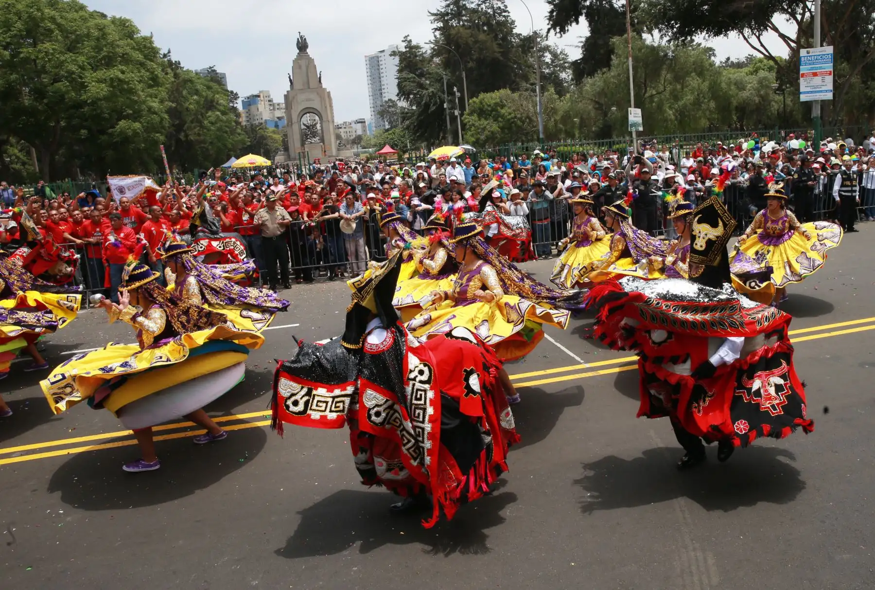 Gran Corso y Concurso de carros Alegóricos por efectivos  policiales, en el marco de la celebración  por  el LXXIV aniversario de creación institucional, la región Lima, en el Campo de Marte.Foto: ANDINA/Norman Córdova