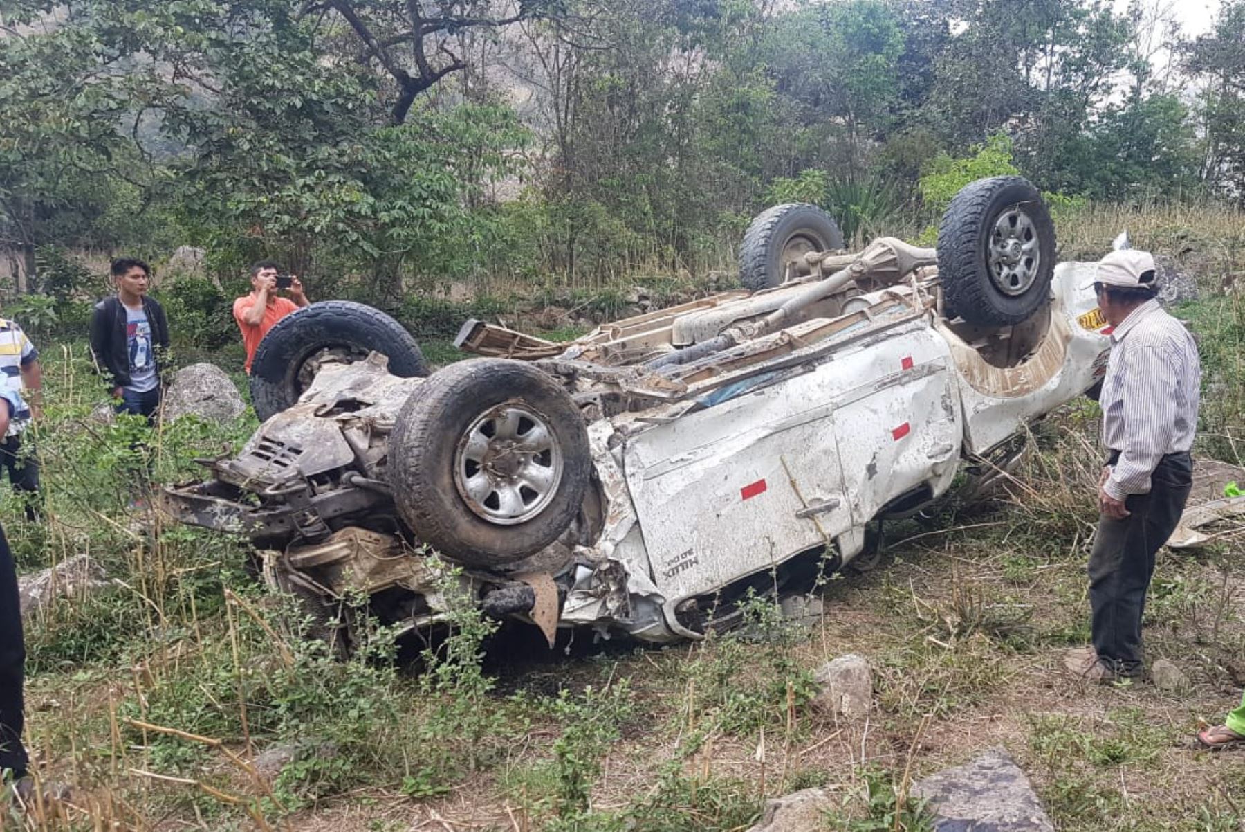 Dos camionetas colisionaron en la provincia piurana de Ayabaca y dos personas perdieron la vida y otras tres resultaron heridas.